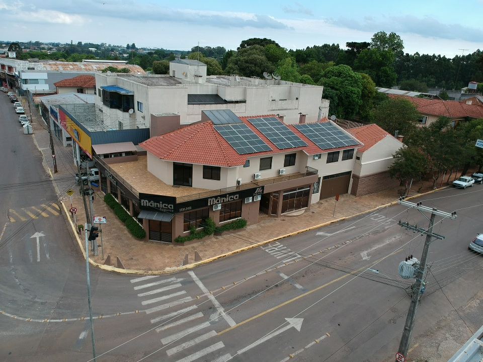 Sistema fotovoltaico comercial instalado pela JRS Engenharia na Mânica Seguros